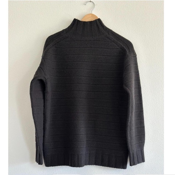 Everlane The Oversized Turtleneck in Luxe Merino in Black, Size X-Small - Picture 12 of 12